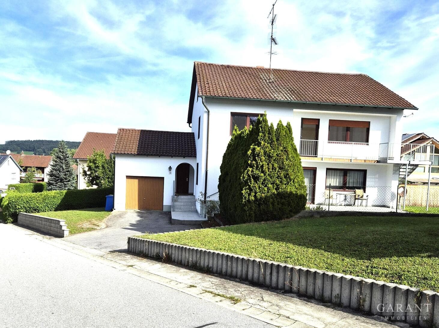 ATTRAKTIVES ZWEIFAMILIENHAUS IN 94439 ROSSBACH/BINDERMANNZWIRN!