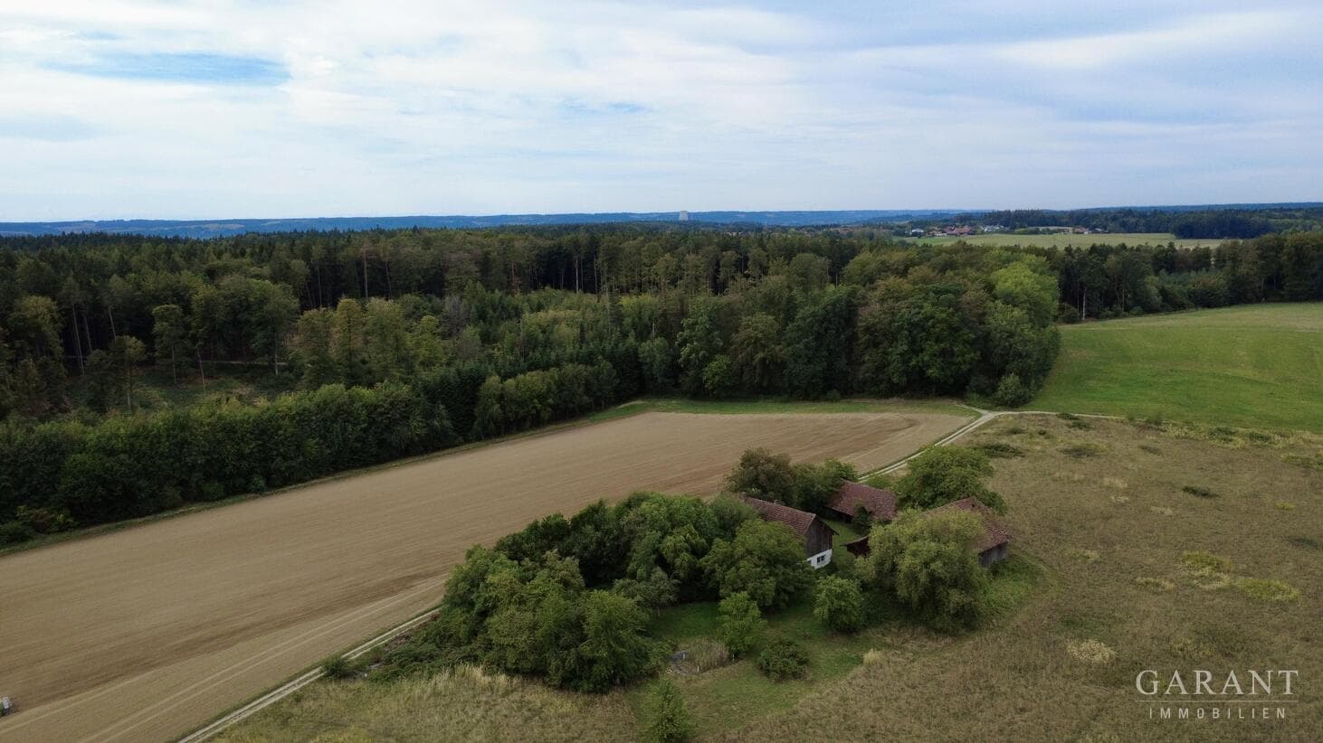 Über 10.000 qm Grund - Dreiseithof mit Wohnhaus, Scheune und viel Nutzfläche