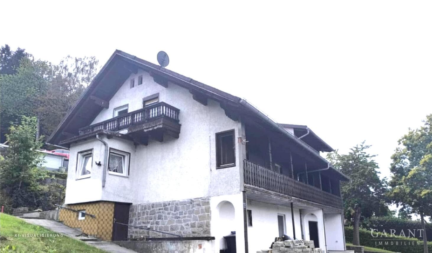 Handwerkertraum mit Panoramablick: Großzügiges Zweifamilienhaus in absoluter Traumlage