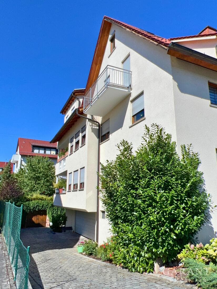 Mehrgenerationenhaus mit großzügiger Garage, Gartenidylle und vielseitigem Ausbaupotenzial!