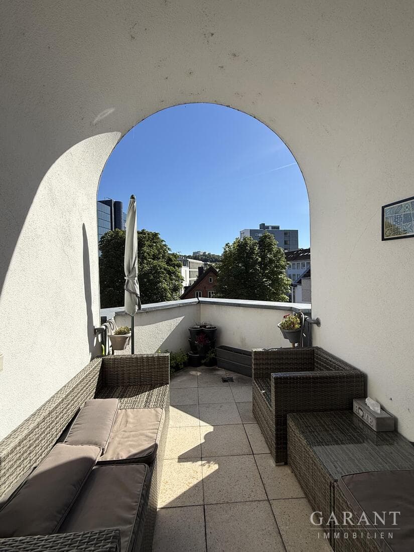 Maisonette-Wohnung mit ca. 110 qm, Loggia und beeindruckendem Ausblick in zentraler Citylage