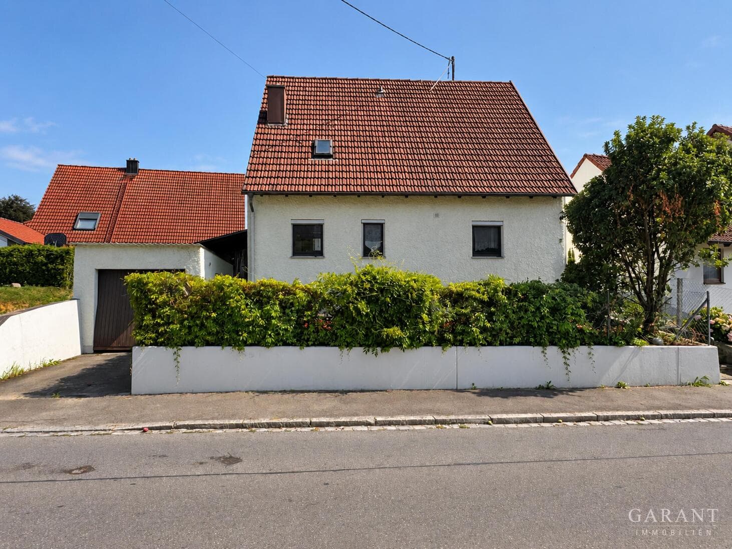 Gemütliches Einfamilienhaus mit Garten, Garage und Gestaltungspotenzial in Horgau-Auerbach