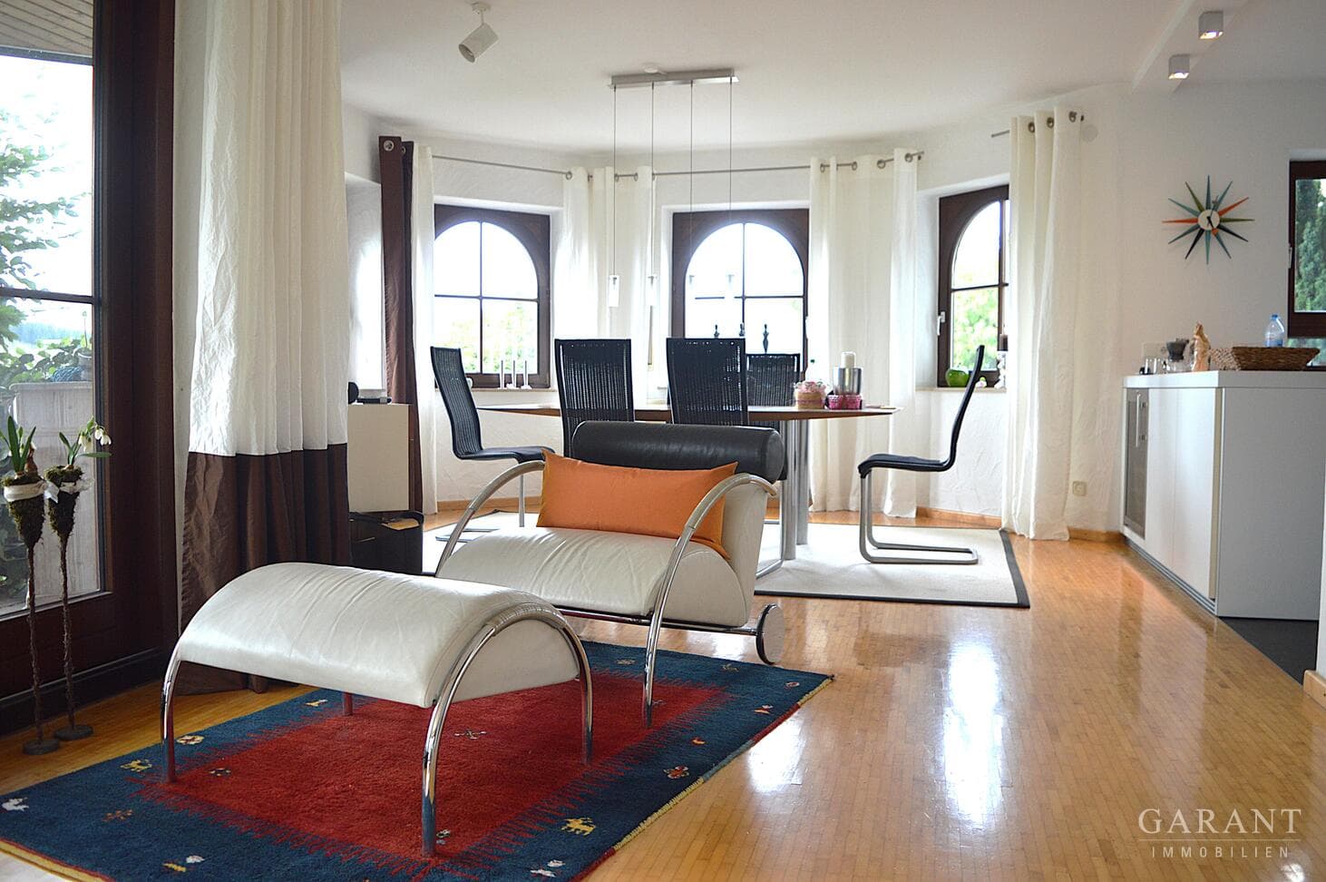 Exklusives Einfamilienhaus mit vielen Extras, gutem Design und großem Naturblick-Grundstück