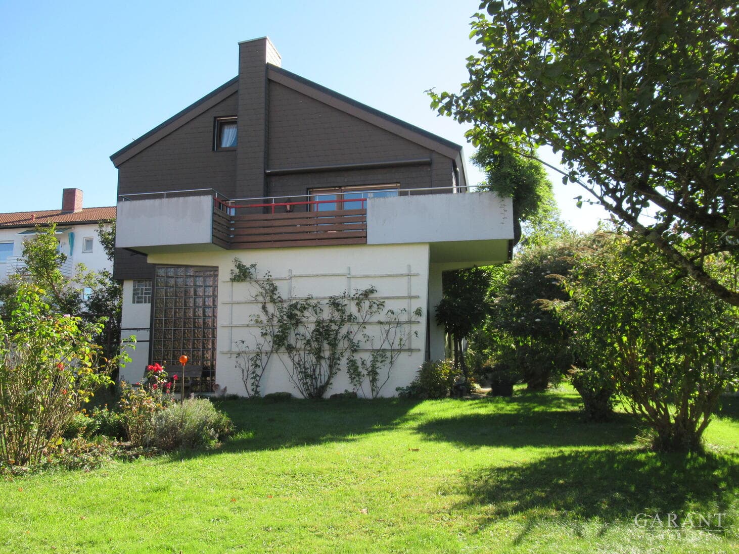 2 Familien oder Generationenhaus mit separatem Büro und Lagerflächen