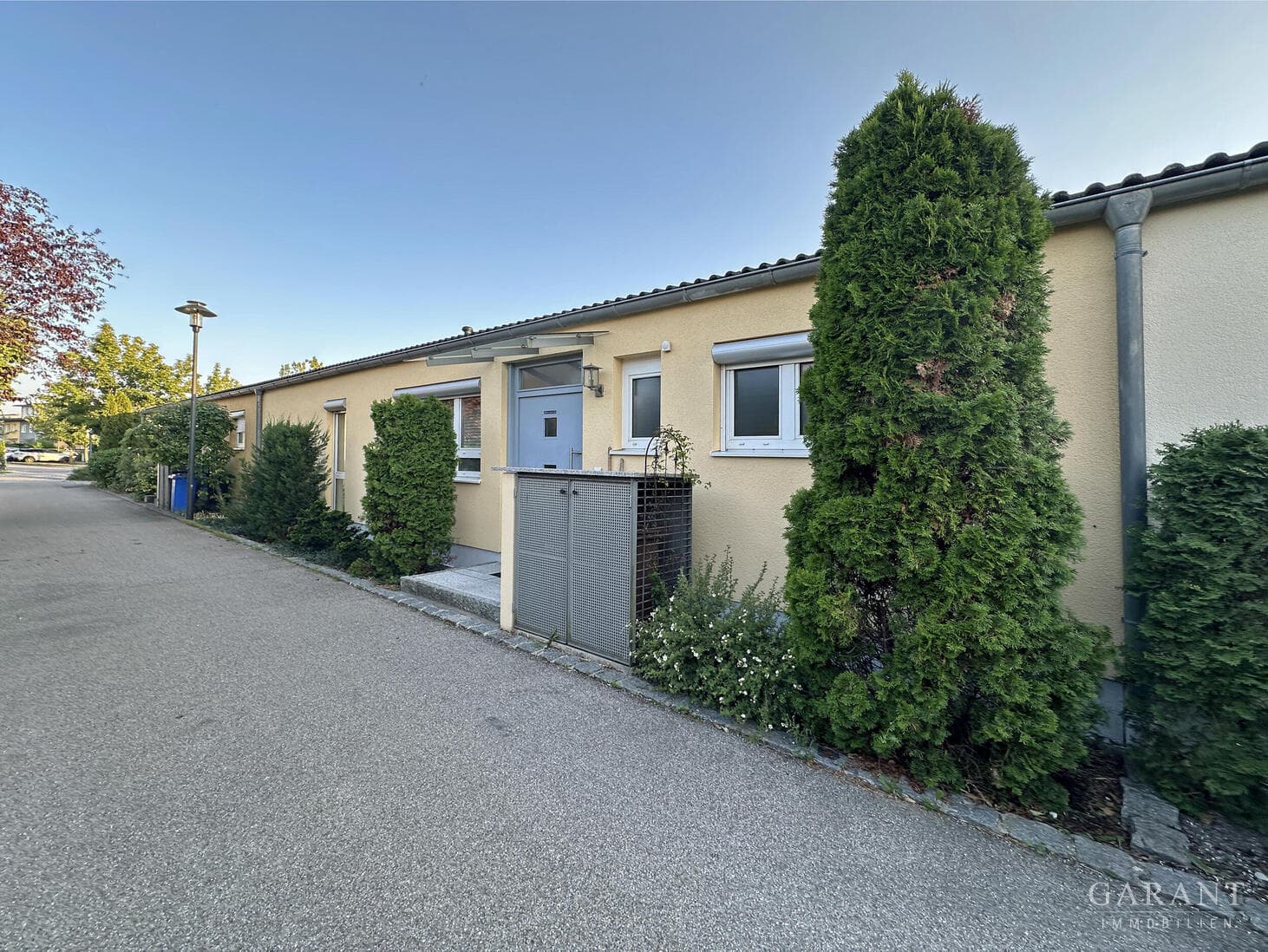 Attraktiver Atrium-Bungalow, gepflegt, modern und sofort bezugsbereit.