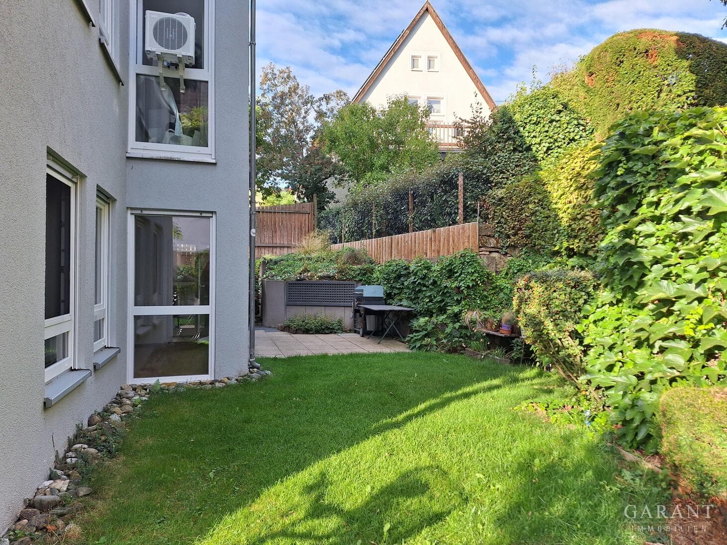 Attraktive 3 Zimmer-Erdgeschoss-Wohnung mit Terrasse, Garten und Wärmepumpe in Stuttgart-Heumaden