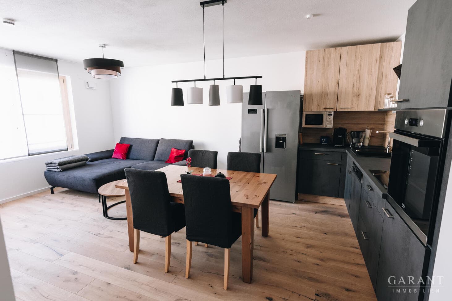 Zentral in Regensburg: Neuwertige ca. 77 qm, mit 2 Schlafzimmern, 2 Bädern & Stellplatz