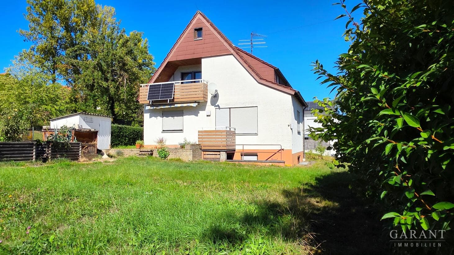 *** 2-Familienhaus auf ca. 905 qm Grundstück ***