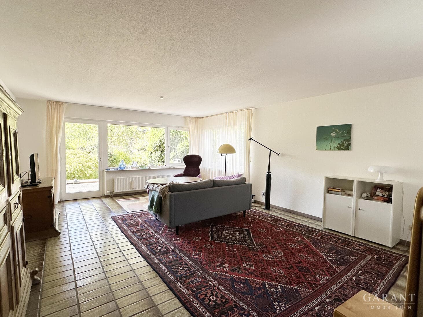 Großzügige 3 Zimmer-Wohnung mit Terrasse und privatem Garten