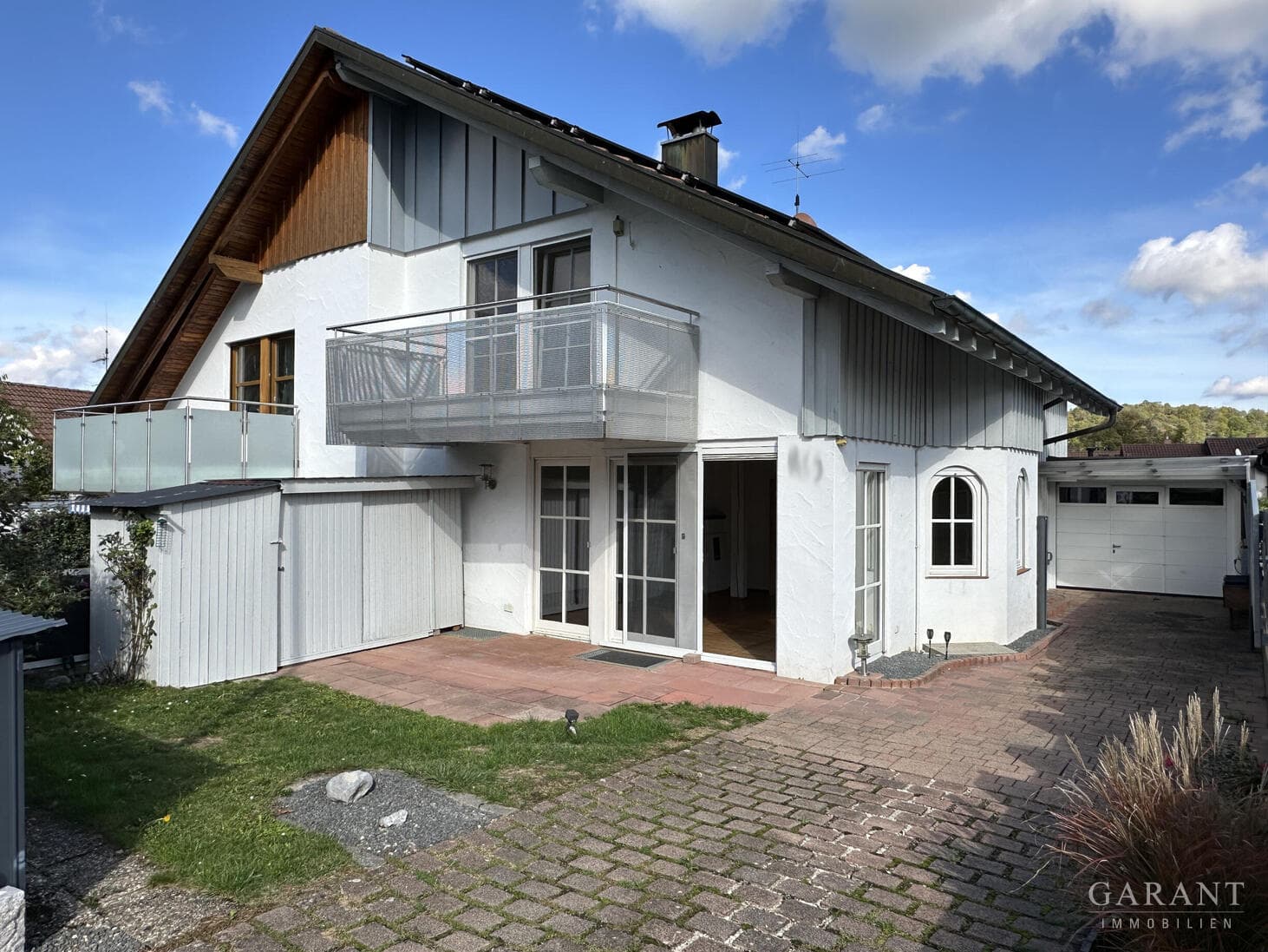 Einziehen und wohlfühlen - großzügige Doppelhaushälfte mit Garage