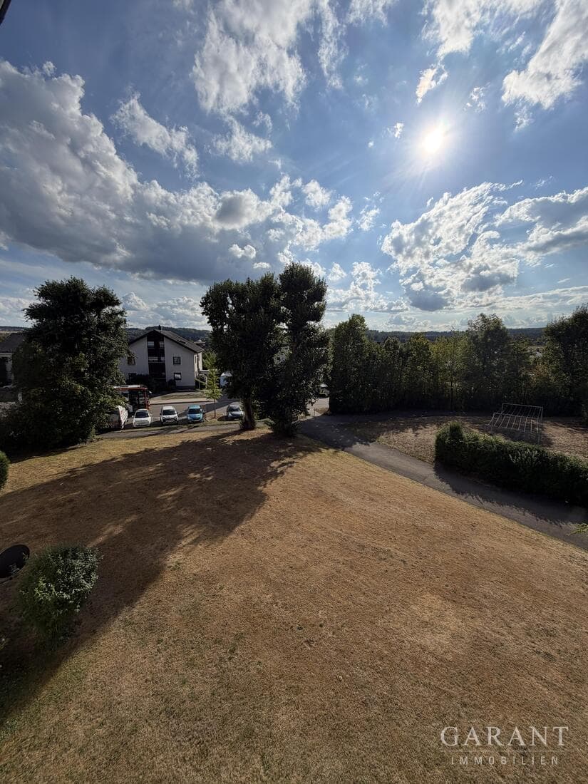 3 Zimmer-Wohnung mit Balkon, schöner Aussicht und Einzelgarage in Schönaich