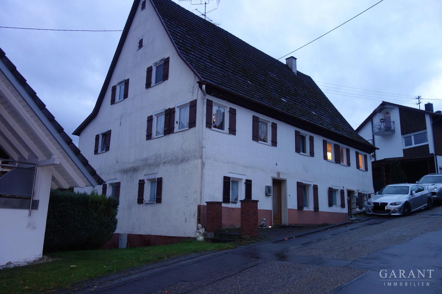 Renovierungs-/Sanierungsbedürftiges 3-FH, voll vermietet!