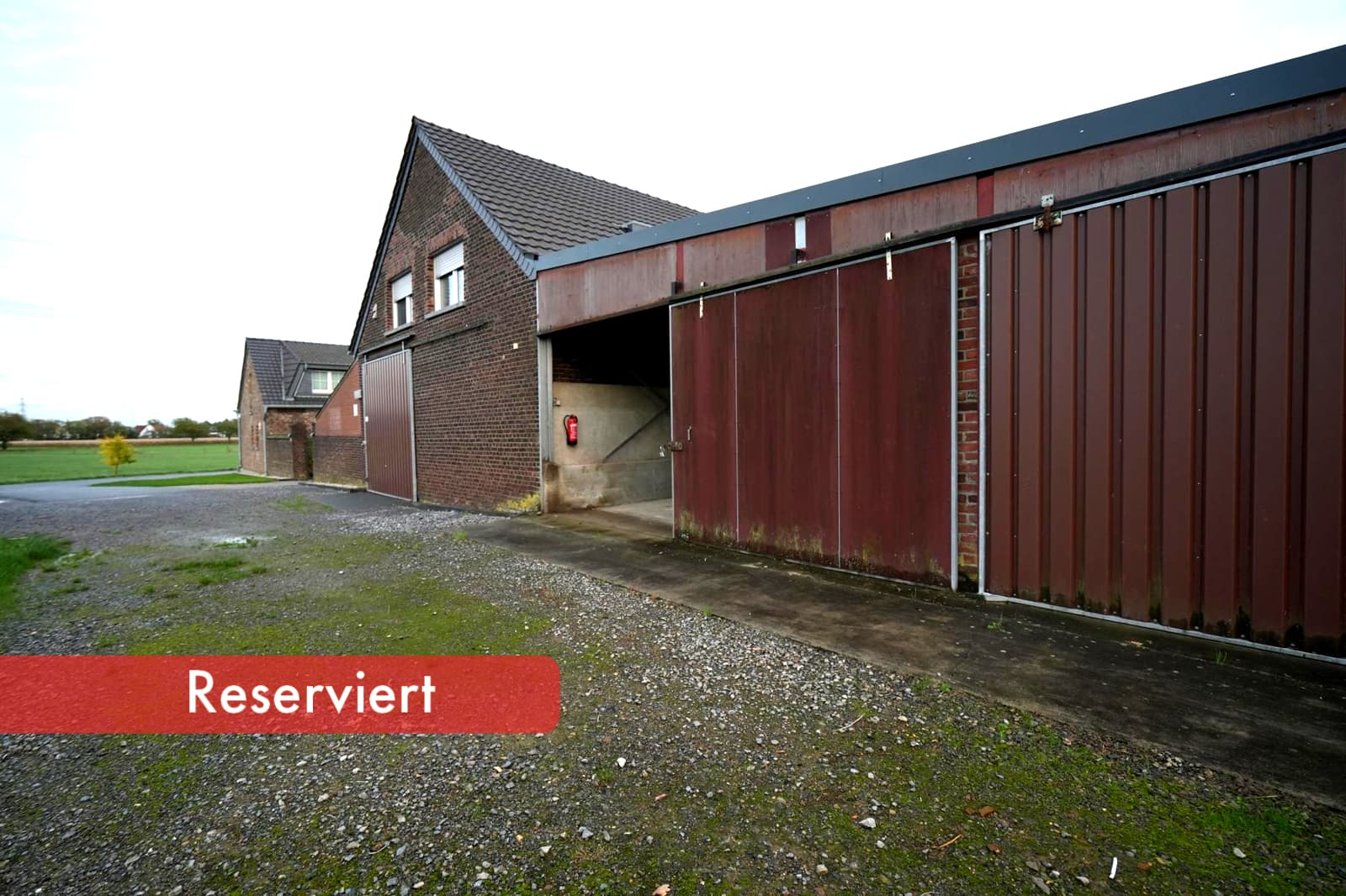Reserviert - Großzügige Halle mit ca. 250 m², gedämmten Alu-Dach & Starkstrom in Moers, Vennikel
