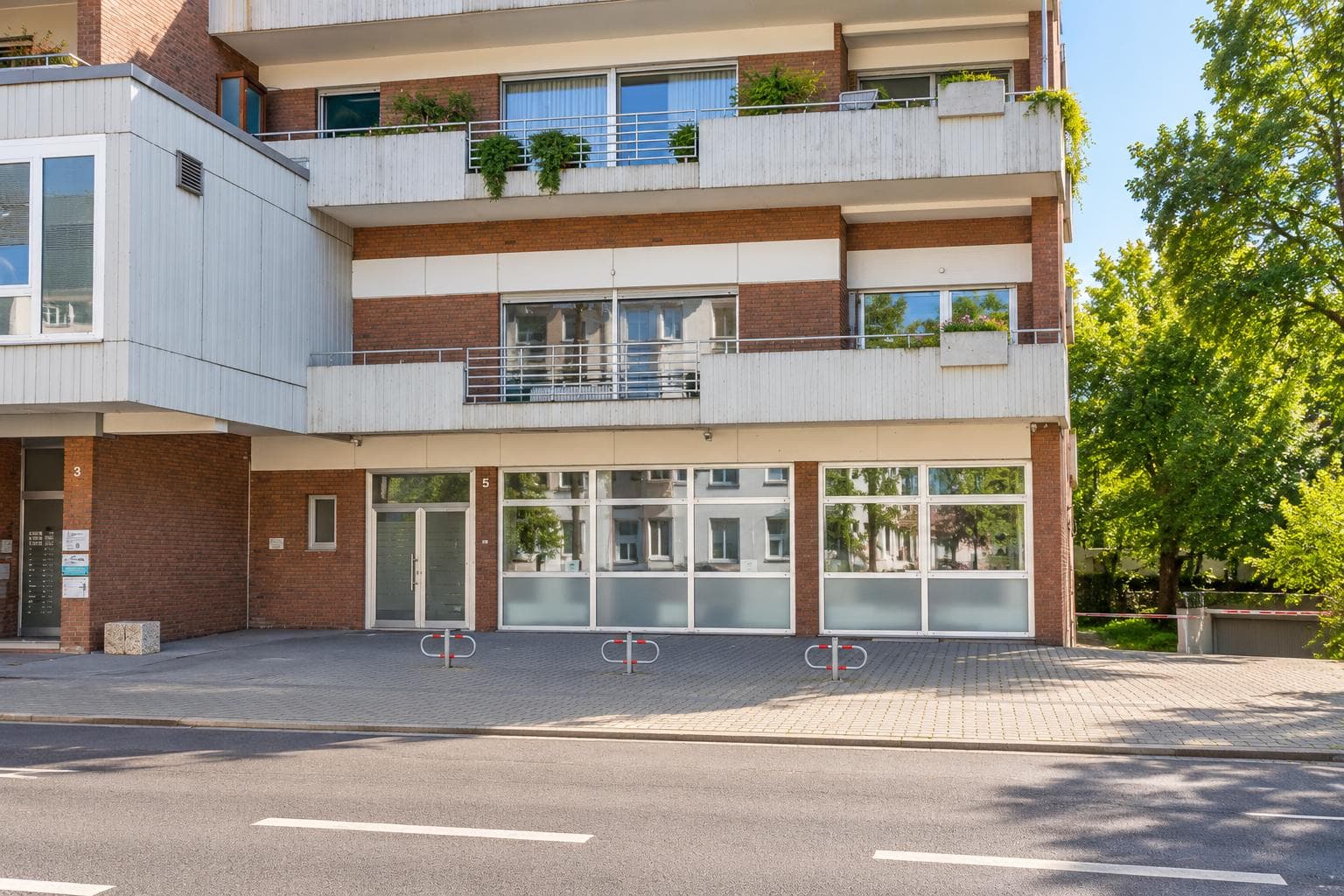 Büro/Praxis im Erdgeschoss in guter Lage von Moers mit zwei Gäste-Parkplätzen!