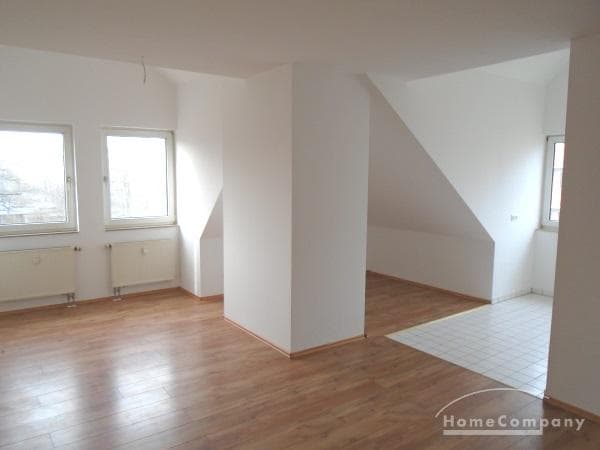 Individuelle Dachwohnung mit offener Küche!