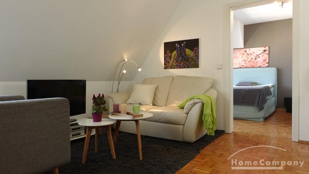 27831 HomeCompany Möbliert/Furnished Dachgeschoss-Wohnung in Leipzig-Schleußig max. 2 Personen