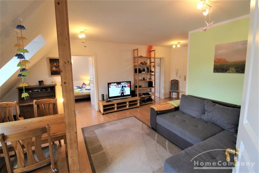 28247 HomeCompany Dresden Möbliert/Furnished 3-Zimmer Dachgeschoß Wohnung in Dresden-Kleinzschachwitz für max. 2 Personen