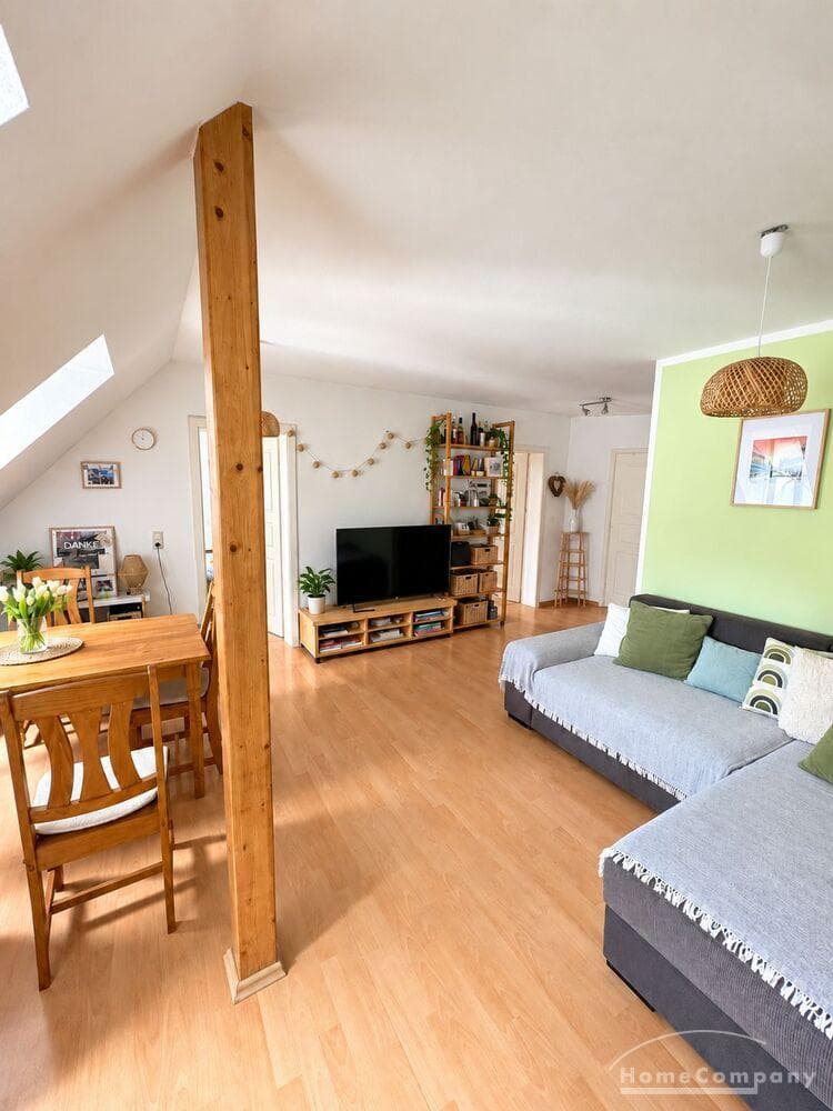 28247 HomeCompany Dresden Teilmöbliert 3-Zimmer-Dachgeschoßwohnung in Dresden-Kleinzschachwitz