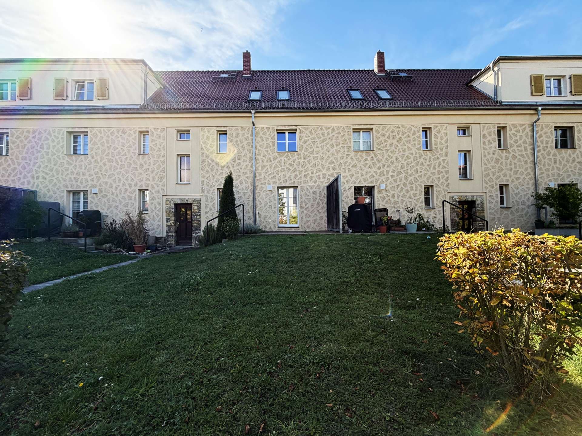 Historischer Charme trifft modernen Wohnkomfort – Bezugsfreies Reihenmittelhaus in Taucha