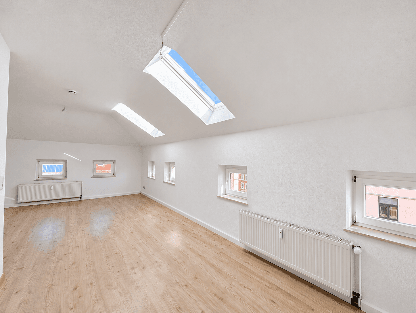 Helle 2-Raum-Wohnung mit großzügigem Wohnbereich