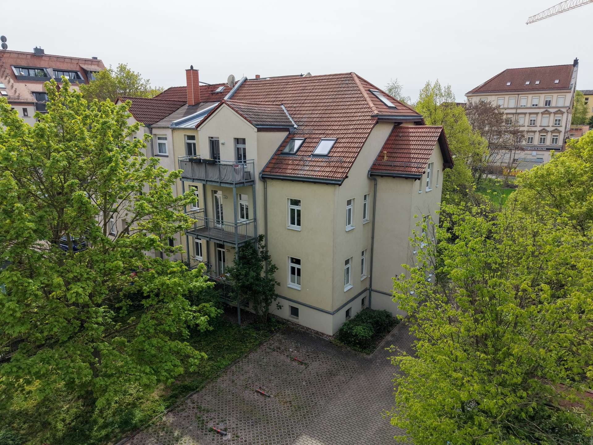 Saniertes MFH mit 6 Einheiten in ruhiger Hinterhauslage – nach WEG geteilt, 2 WE bezugsfrei