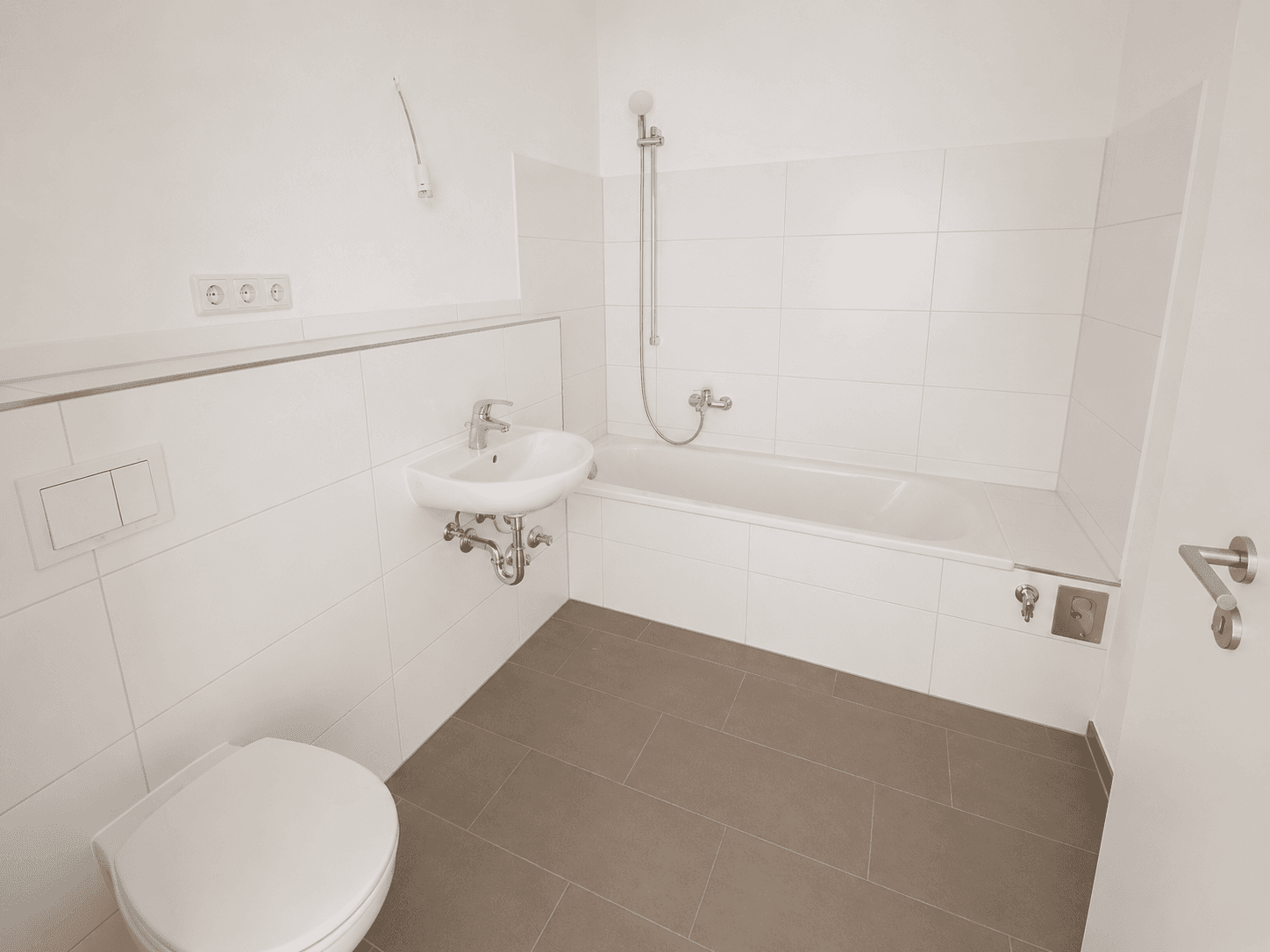 Markkleeberg 3-Zimmer-Wohnung - lichtdurchflutet, neu saniert, Badewanne