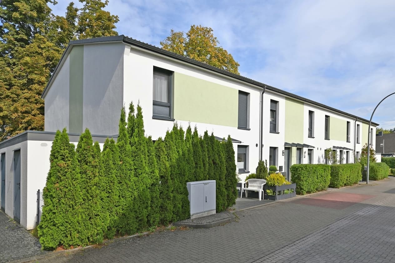 Modernes, neuwertiges Mittelreihenhaus in Hamburg-Harburg, zentral u. ruhig gelegen mit Stellplatz!