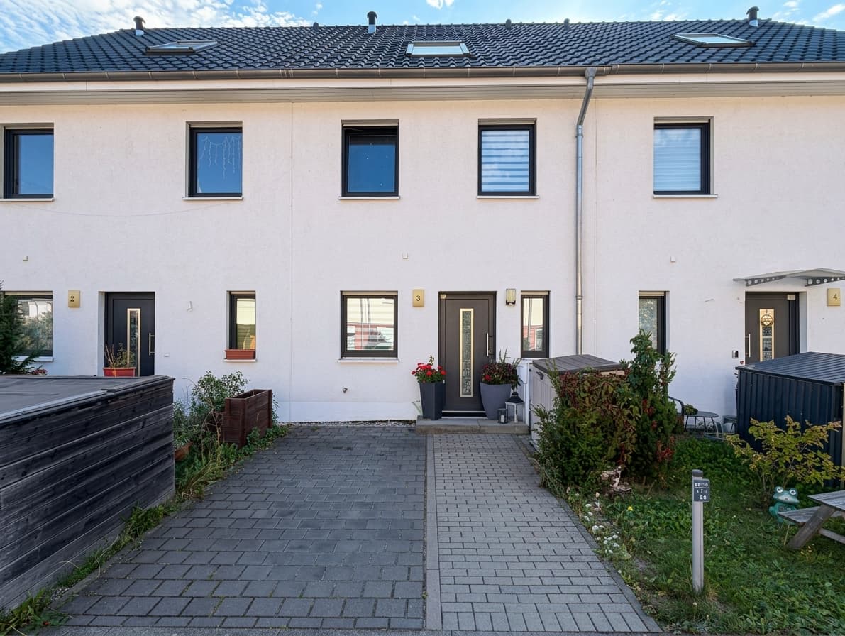Neuwertig und familienfreundlich: Reihenmittelhaus mit Wärmepumpe in Saarmund