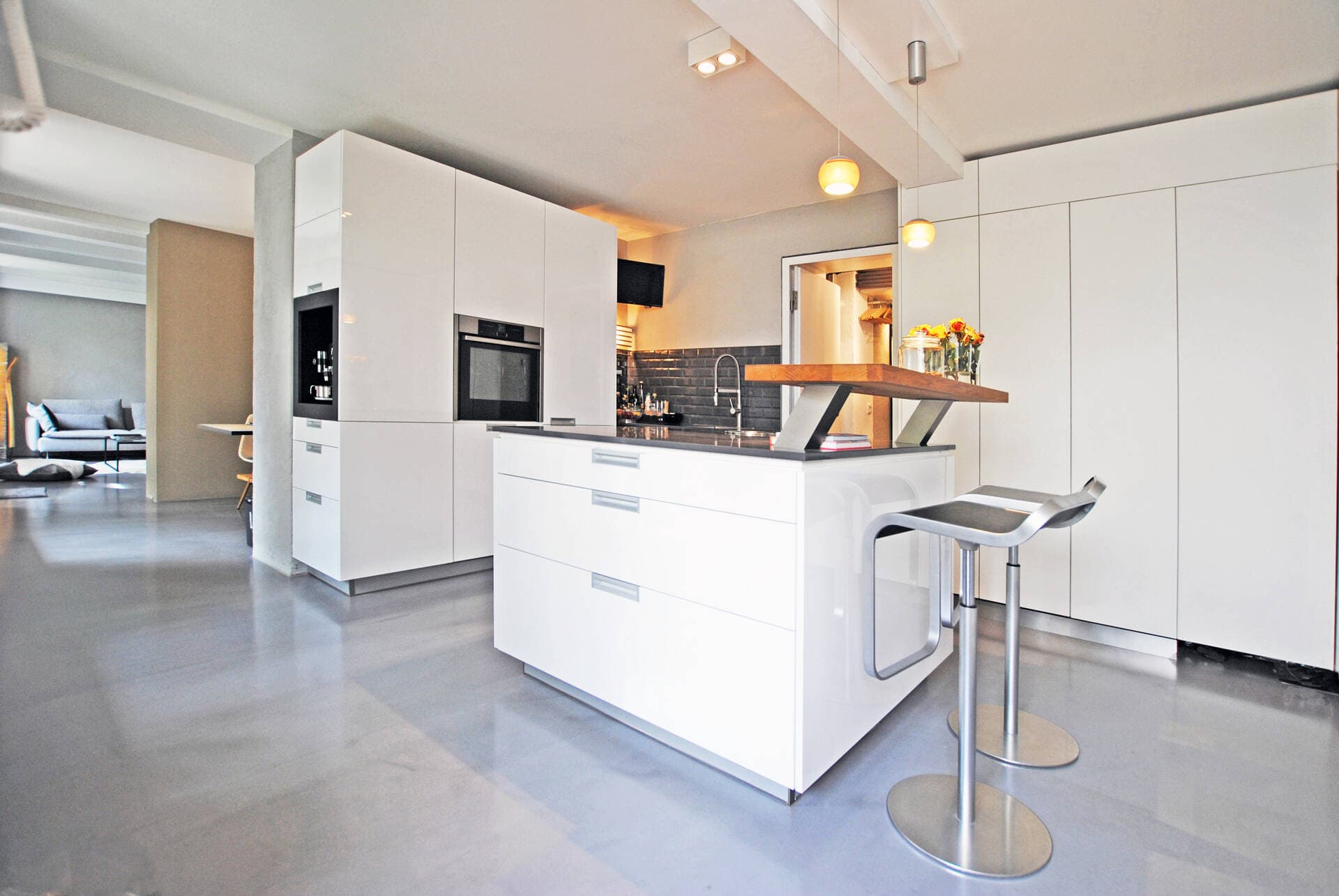 Rückwärtige Idylle in St. Georg: Kernsaniertes Architekten-Loft mit Terrasse und Garten