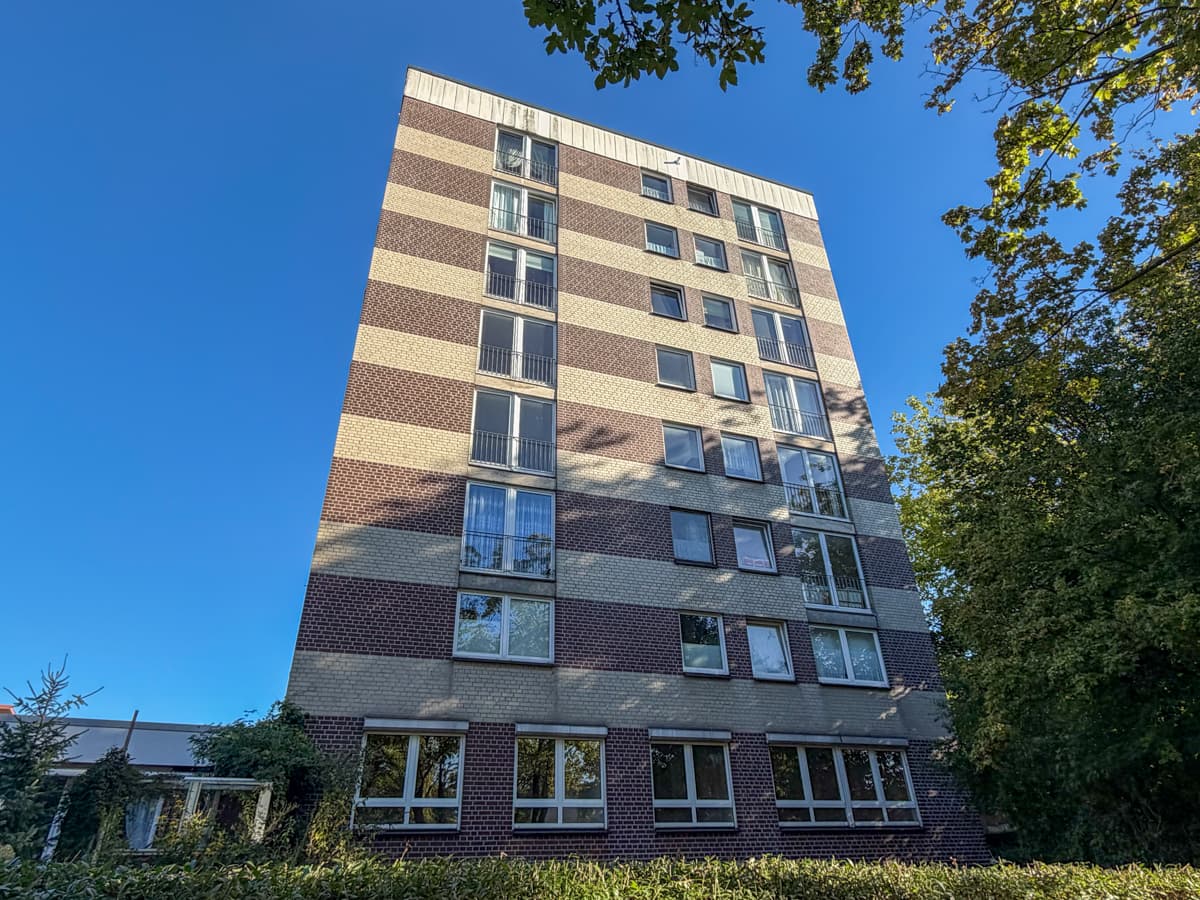 Modernisiert, hell und zentral – großzügige 2-Zimmer-Wohnung plus Garage in Bargteheide