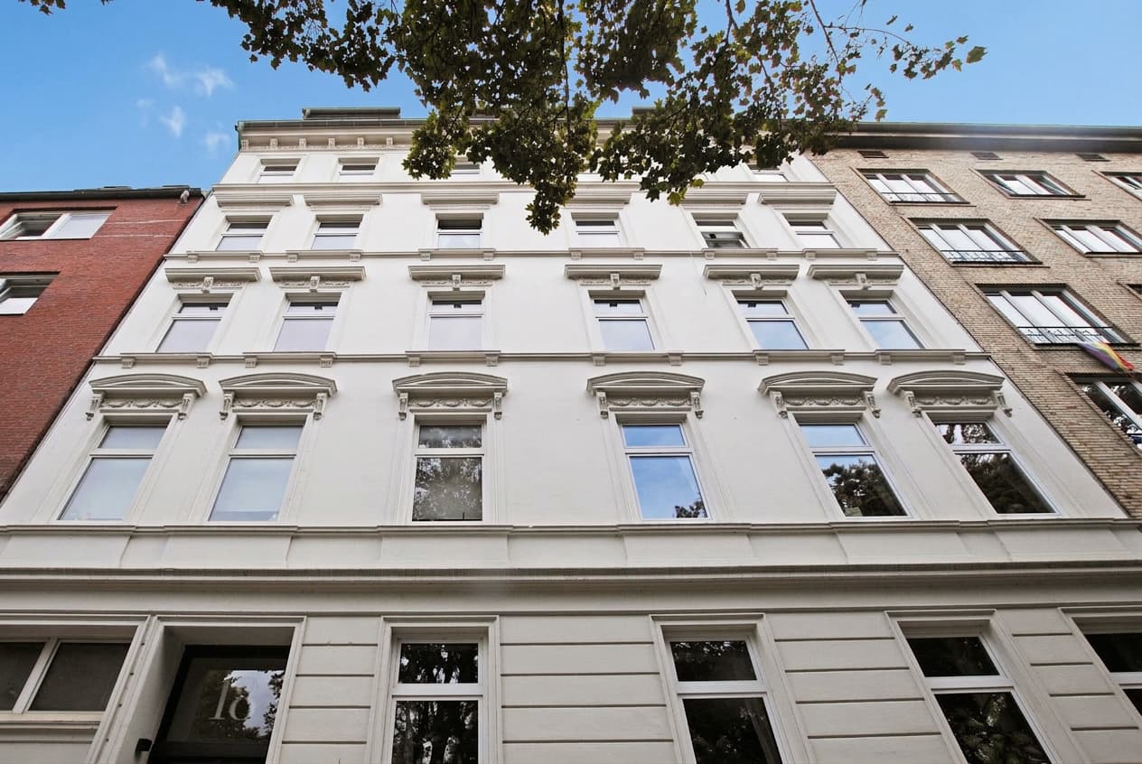 Neubau im Altbau I Architekten-Loft mit Terrasse, Garten und grüner Idylle in St. Georg