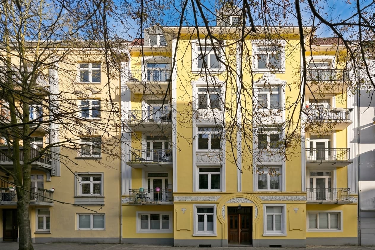 Schöne 2,5 Zimmer Erdgeschosswohnung im begehrten Hamburg-Eppendorf. Saniert und vermietet!