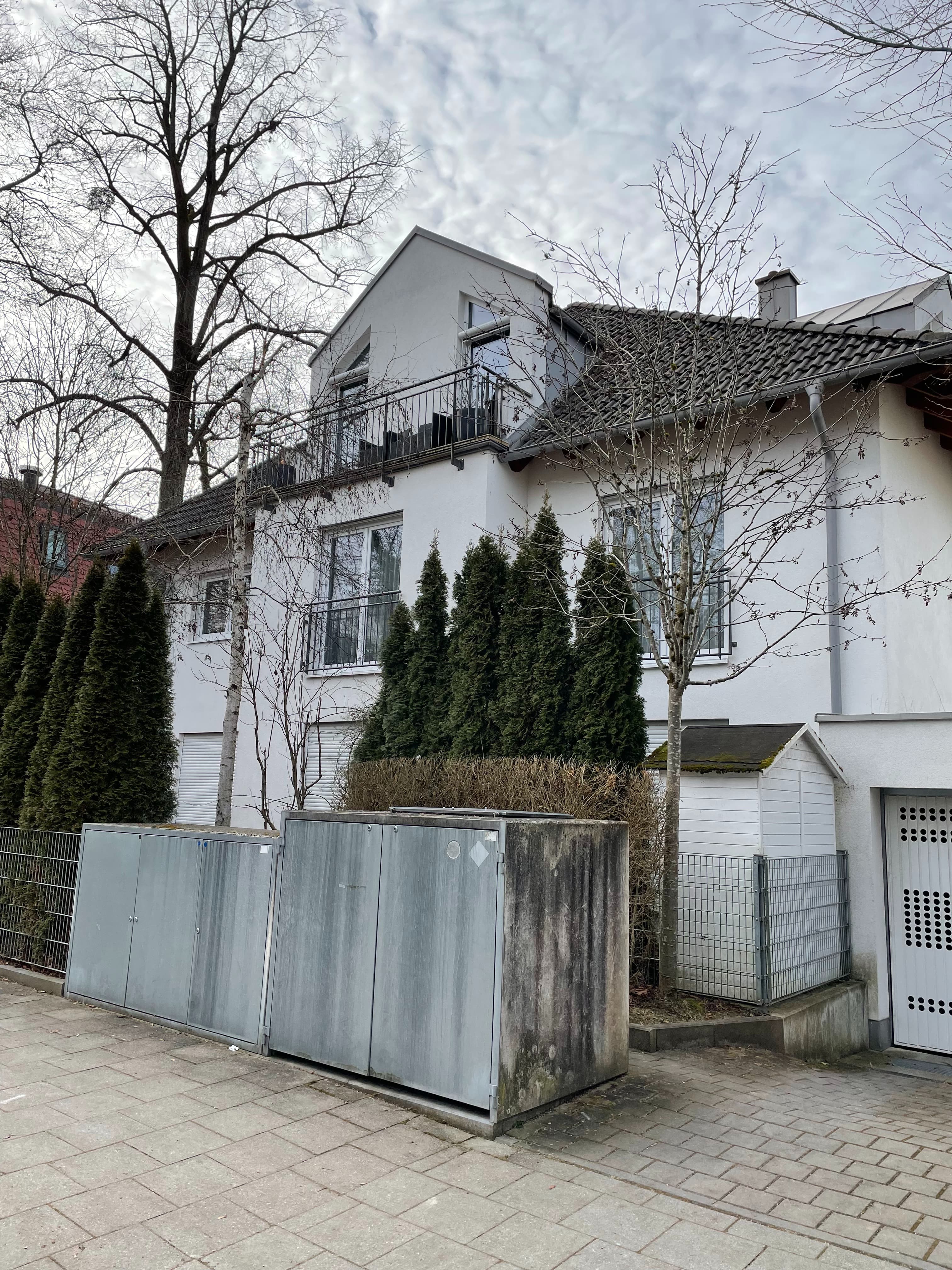 MÜNCHNER IG: Super schöne & helle -DG-Wohnung in bester Lage - mit zwei Balkonen!