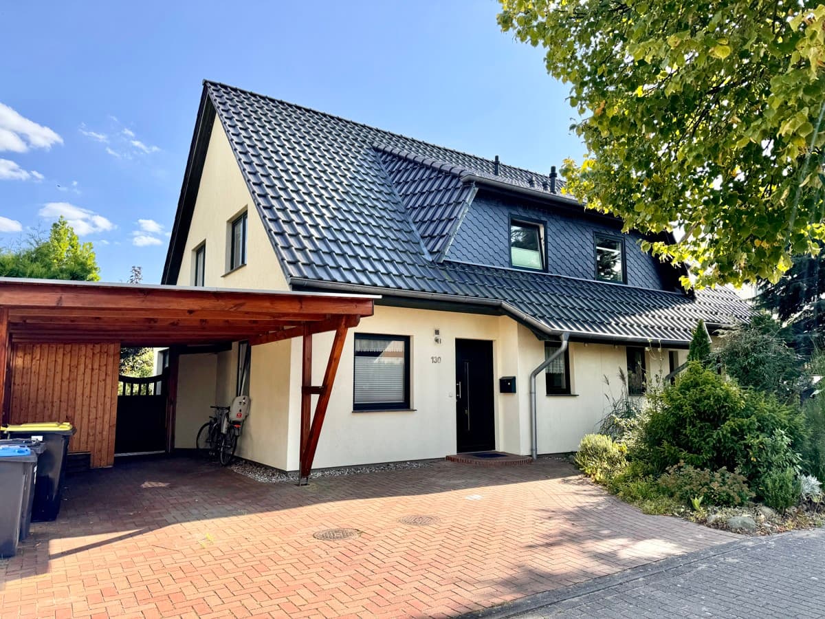 HORN IMMOBILIEN ++ Neubrandenburg Broda, Doppelhaushälfte mit Carport