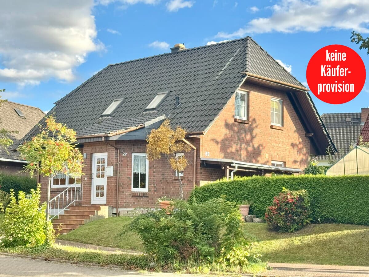 HORN IMMOBILIEN ++ großes Einfamilienhaus in Groß Nemerow bei Neubrandenburg