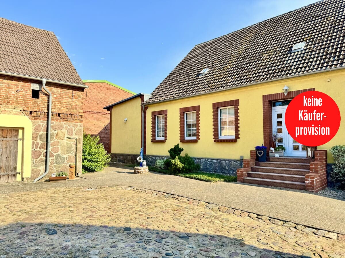 HORN IMMOBILIEN++ Doppelhaushälfte mit großem Nebengebäude und vielseitigen Nutzungsmöglichkeiten