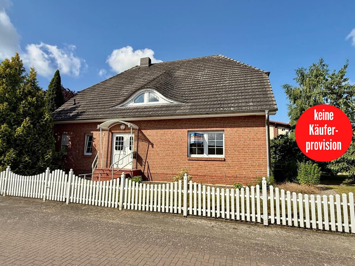 HORN IMMOBILIEN++ 2 km bis Neubrandenburg, großes Einfamilienhaus mit vielen Extras - Einliegerwohnung möglich