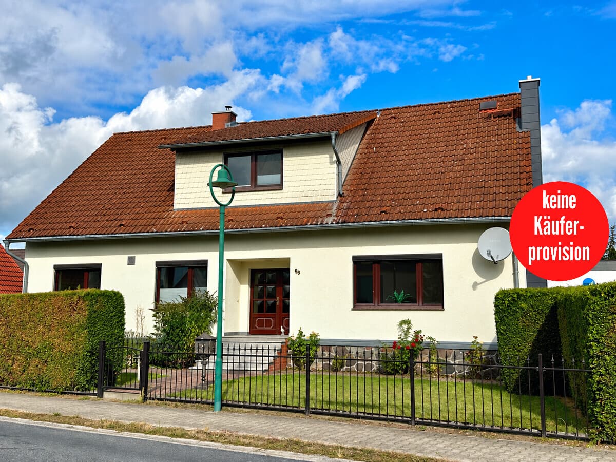 HORN IMMOBILIEN ++ ehemalige Dorfschule in Haffnähe mit Einliegerwohnung, Mönkebude bei Ueckermünde