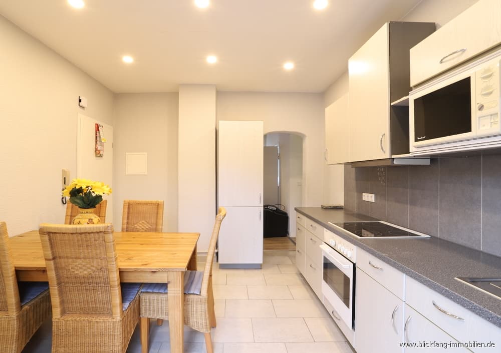 Charmante Wohng. im Altbau zu ca. 80 qm, 3 Zim., gr. Dachterrasse, EBK, Garage in Arnsberg!