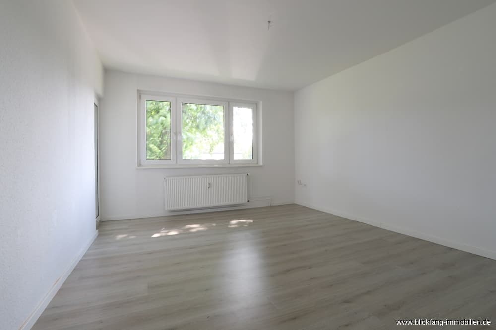 Renovierte Wohng. im 1.OG zu ca. 62 qm, 3 Zim., Balkon, Badezimmer mit Tageslicht in Lippstadt!