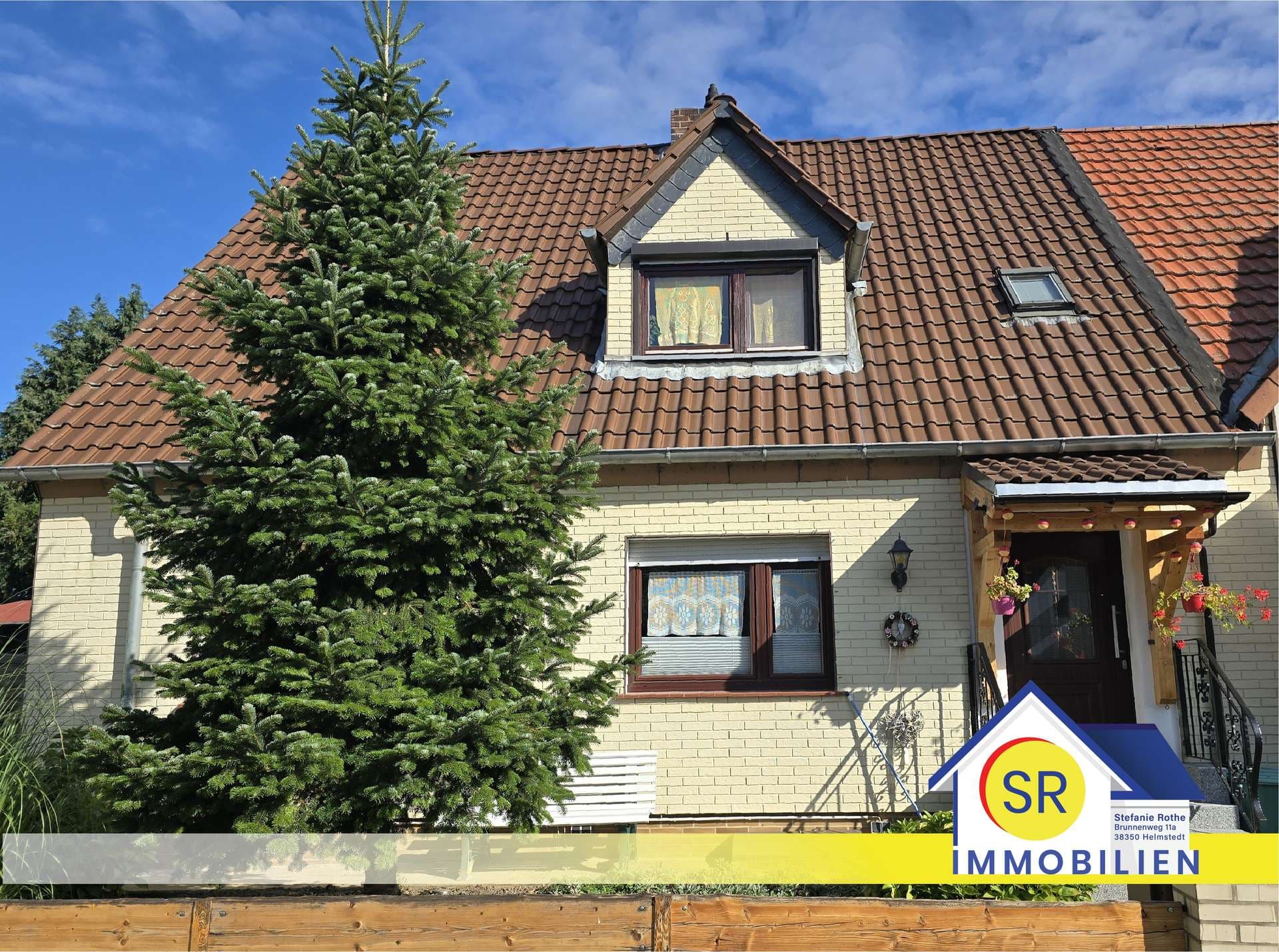 Liebevoll sanierte DHH mit Teilkeller, Pool, Carport und Garten in Offleben