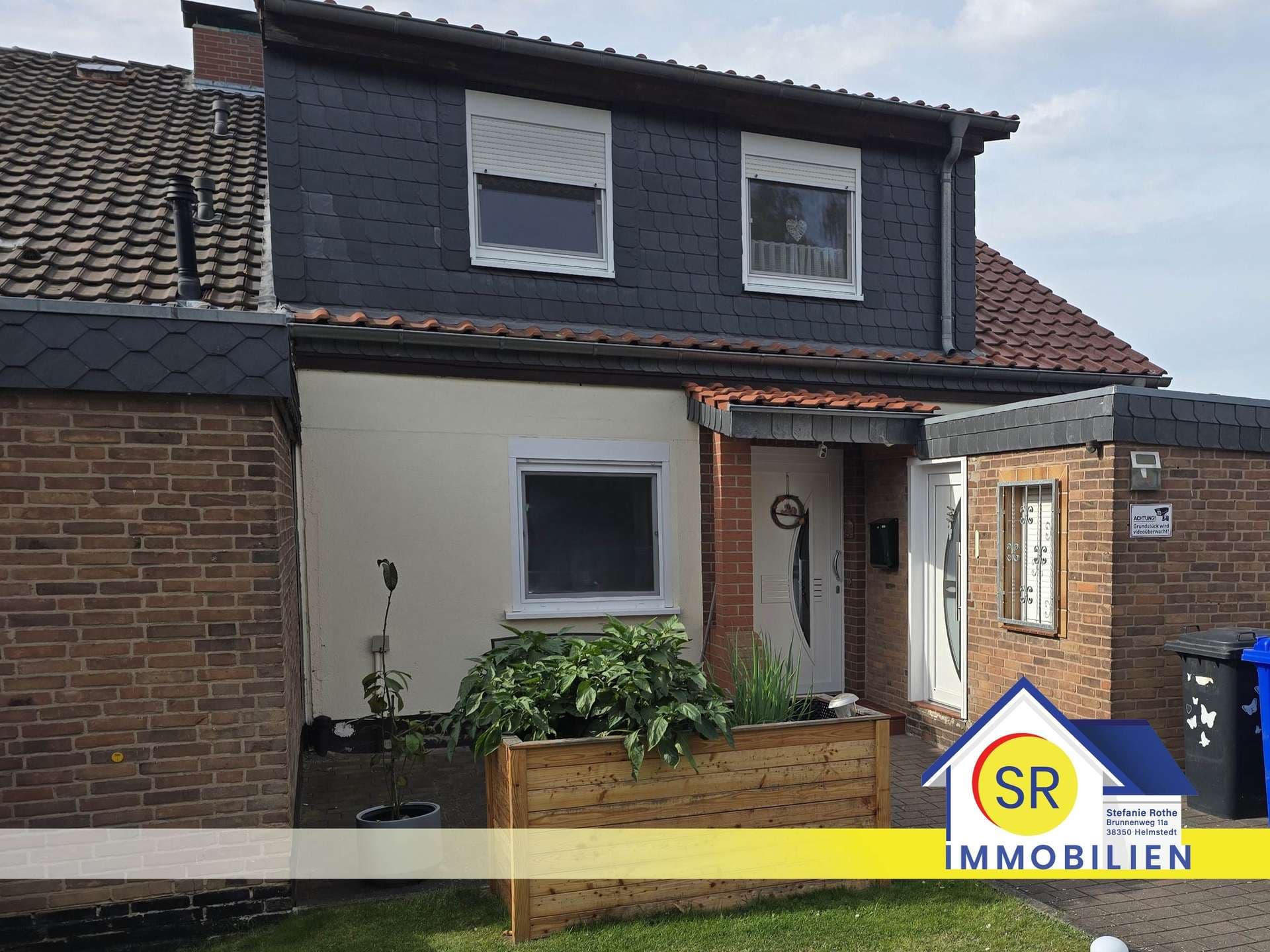 Einziehen und wohlfühlen, REH in Helmstedt mit einer Einbauküche, Terrasse, Garage und PV-Anlage.
