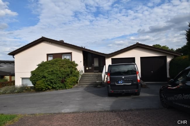 Grosszügig geschnittenes Einfamilienhaus in Bungalowstil mit sep Einliegerwohnung in ruhiger Lage