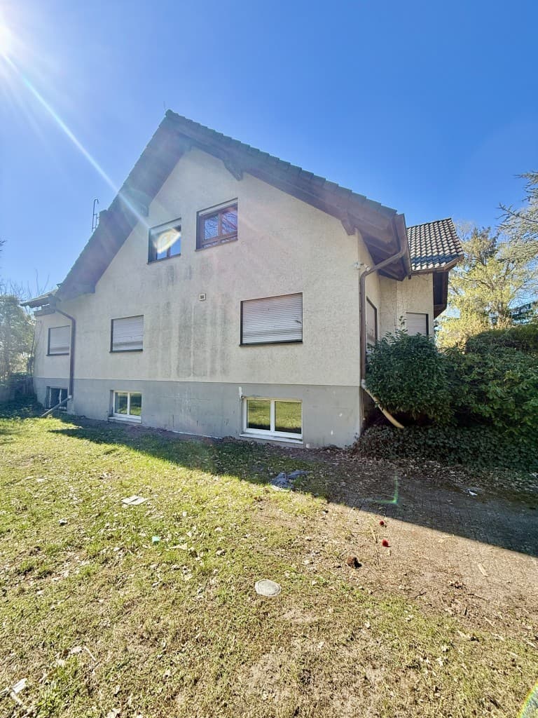 Frei stehendes Haus über 300 m² clever aufgeteilt für Leben, Arbeit und Freizeit
