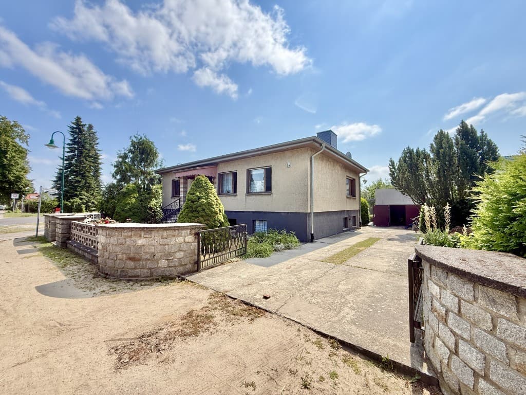 Einfamilienhaus mit Vollkeller, Tiefgarage & großer Sonnenterrasse in Hennickendorf