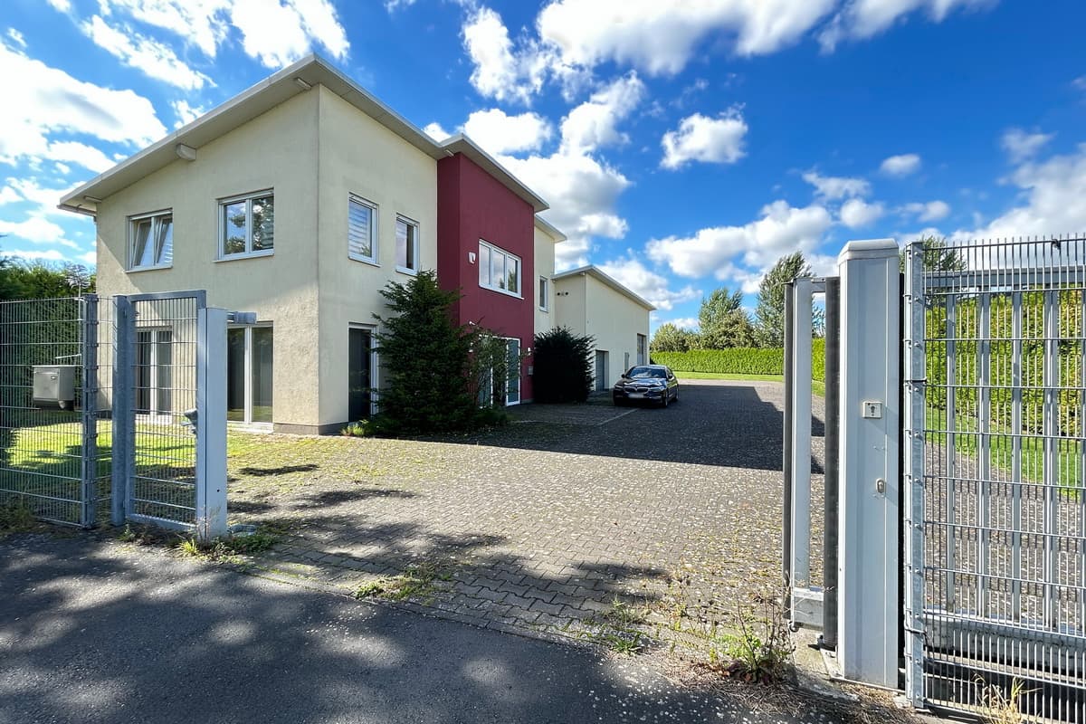 Leerstehende Gewerbeimmobilie mit Erweiterungspotenzial in Lippstadt