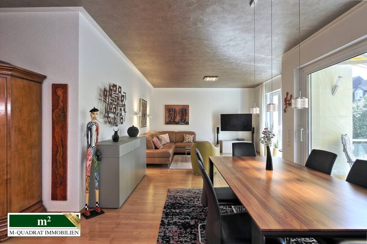 In bester Lage - 3-Zimmer-Wohnung, 118 qm² mit Balkon, Aufzug und TG-Stellplatz und neuen Bädern...
