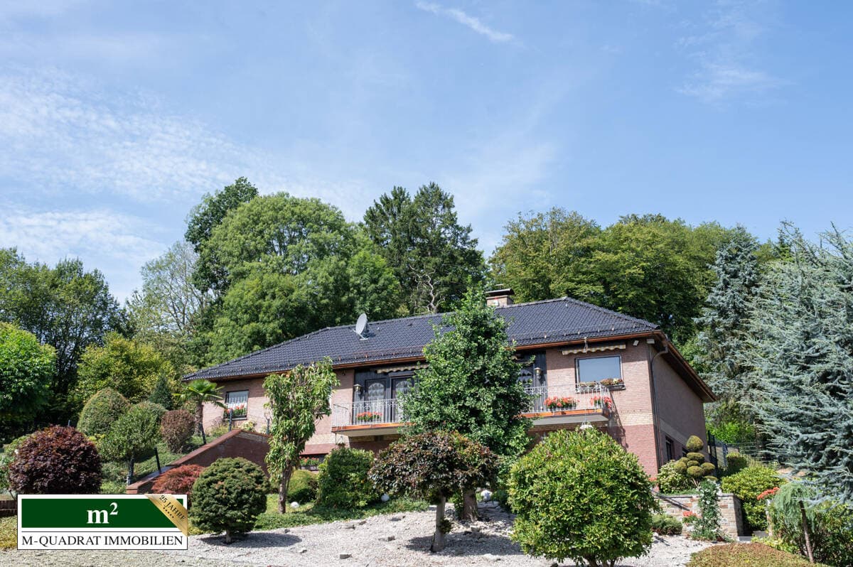 Beeindruckende, großzügige Unternehmervilla mit Pool, Gästehaus & Einliegerwohnung in Velbert Hefel