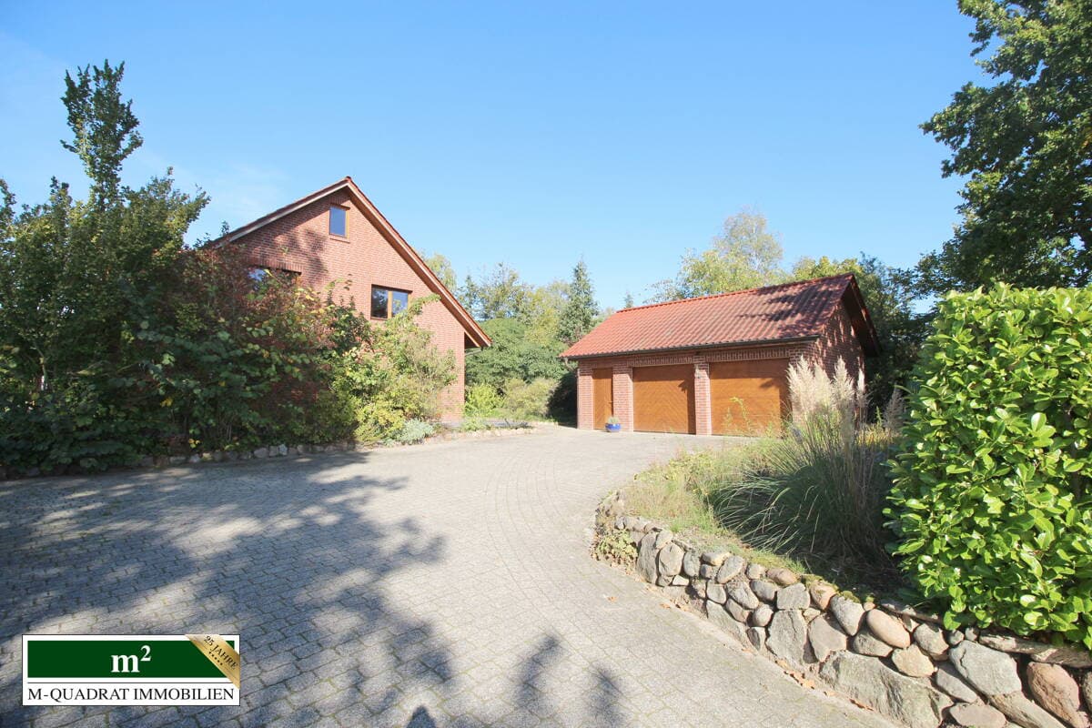 PREMIUM-EFH MIT 263 M² WFL., DOP.GARAGE & SEP. BAUPLATZ IN FELDRANDLAGE - NUR 10 MIN. BIS LÜNEBURG!