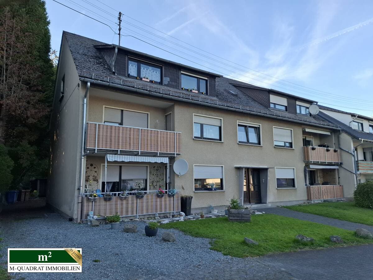 Mehr-Familienwohnhaus mit Garagenhof - Stadtrandlage